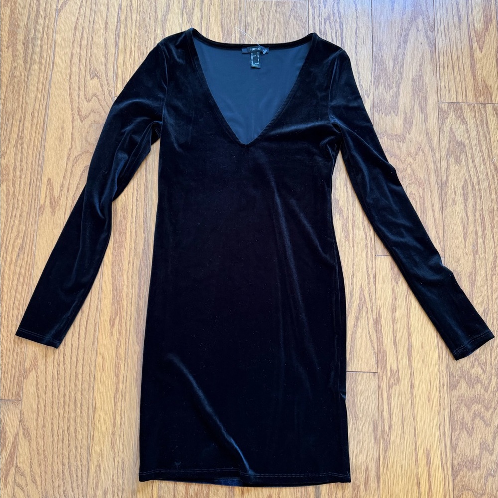 Forever 21 Black Long Sleeve Dress V Neck Velour Medium M